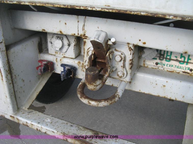 image for item D8293 1994 Wabash 28' dry van trailer