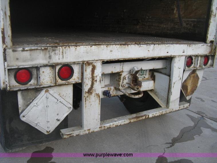 image for item D8293 1994 Wabash 28' dry van trailer