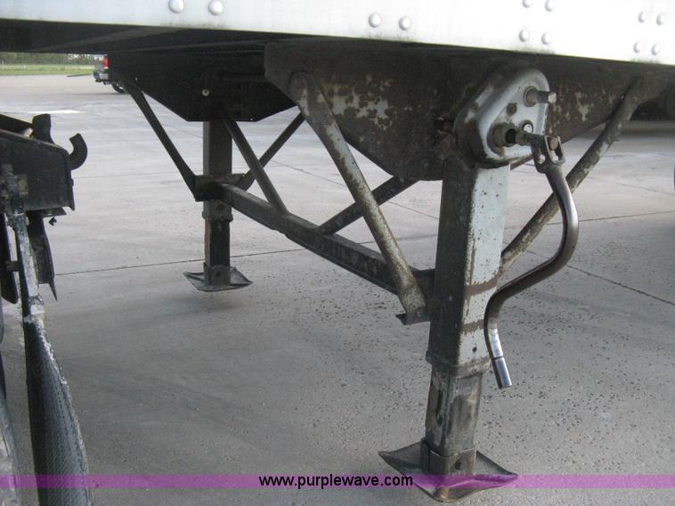 image for item D8294 1995 Trailmobile 28' dry van trailer