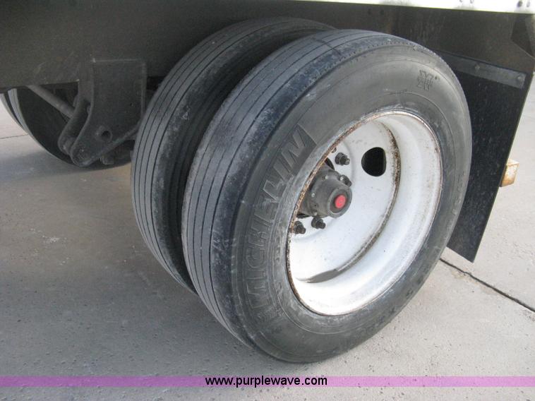 image for item D8294 1995 Trailmobile 28' dry van trailer