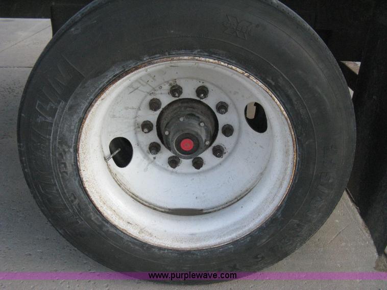 image for item D8294 1995 Trailmobile 28' dry van trailer