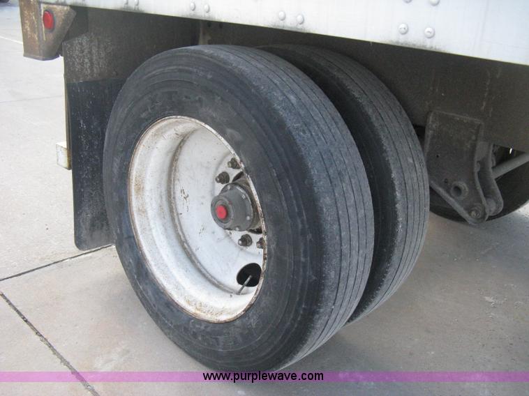 image for item D8294 1995 Trailmobile 28' dry van trailer