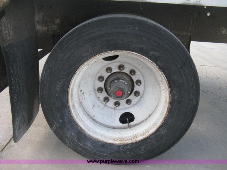 image for item D8294 1995 Trailmobile 28' dry van trailer