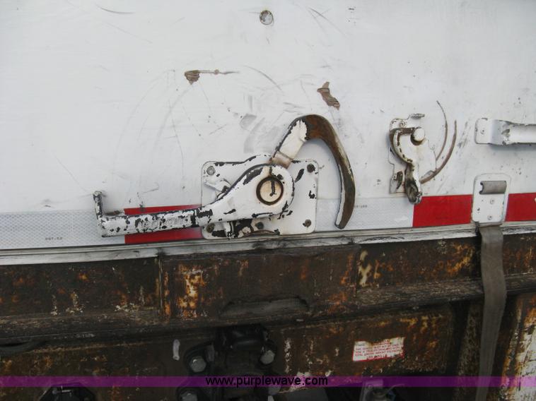 image for item D8294 1995 Trailmobile 28' dry van trailer