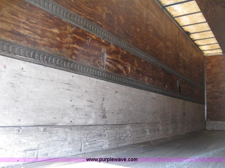 image for item D8294 1995 Trailmobile 28' dry van trailer