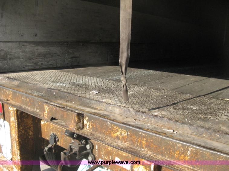 image for item D8294 1995 Trailmobile 28' dry van trailer