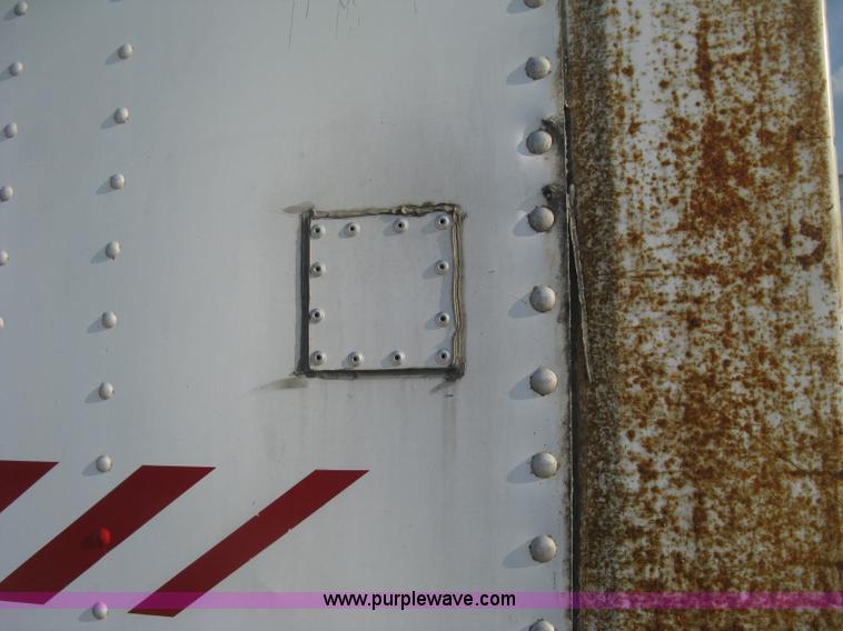 image for item D8294 1995 Trailmobile 28' dry van trailer