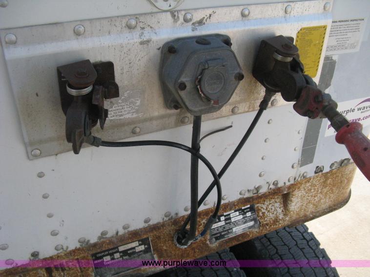 image for item D8294 1995 Trailmobile 28' dry van trailer