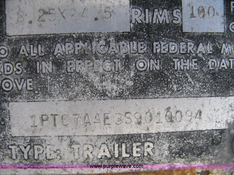 image for item D8294 1995 Trailmobile 28' dry van trailer