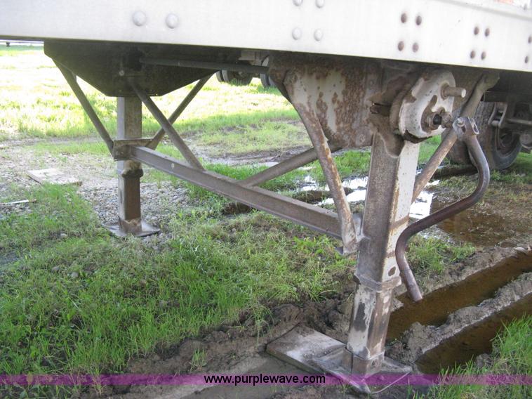 image for item D8296 1995 Trailmobile 28' dry van trailer