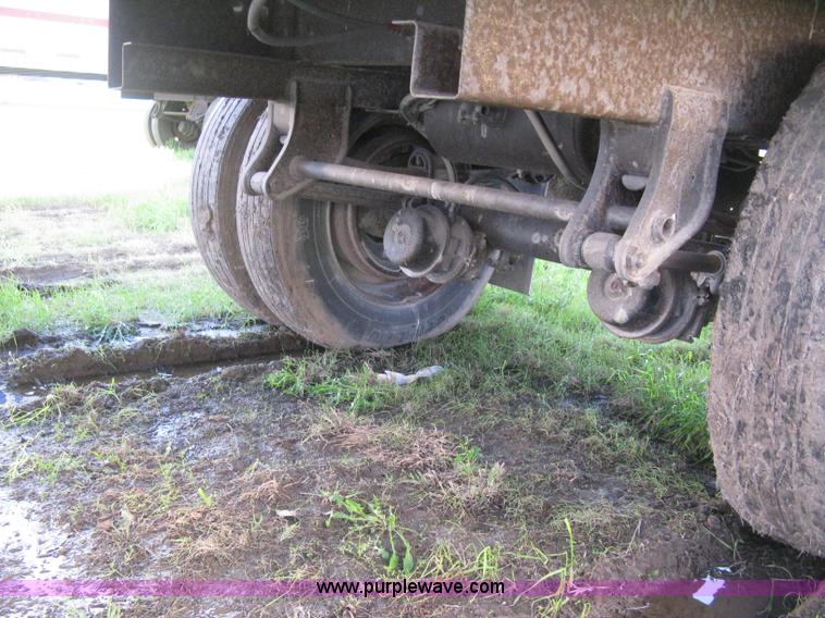 image for item D8296 1995 Trailmobile 28' dry van trailer