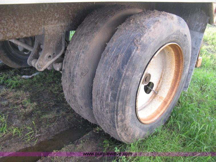 image for item D8296 1995 Trailmobile 28' dry van trailer