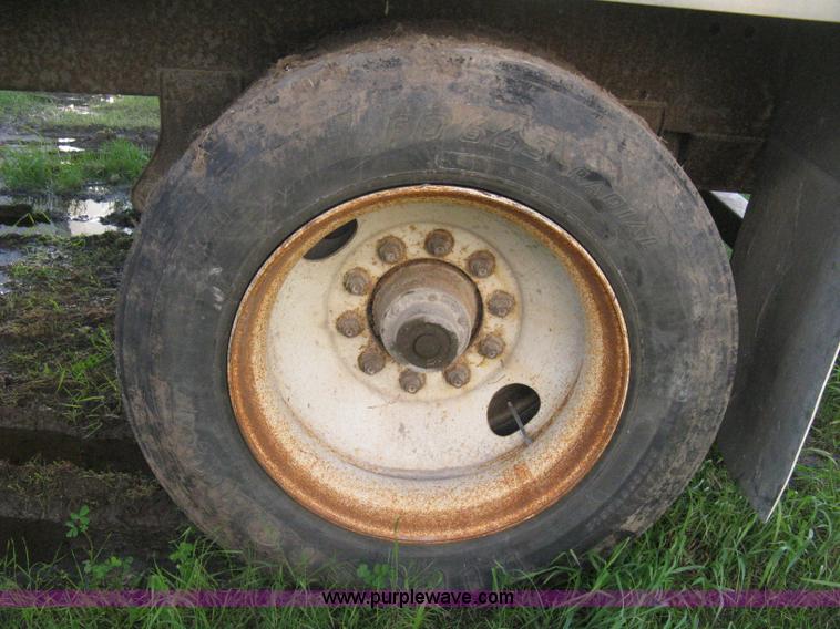 image for item D8296 1995 Trailmobile 28' dry van trailer