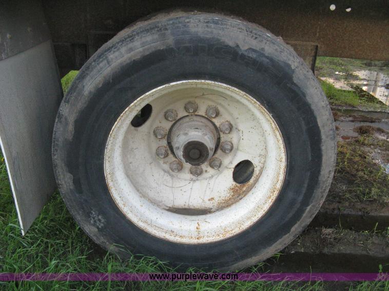 image for item D8296 1995 Trailmobile 28' dry van trailer