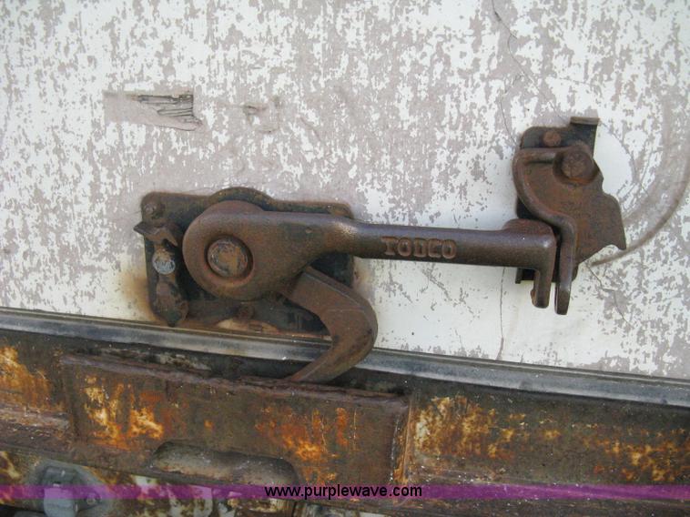 image for item D8296 1995 Trailmobile 28' dry van trailer