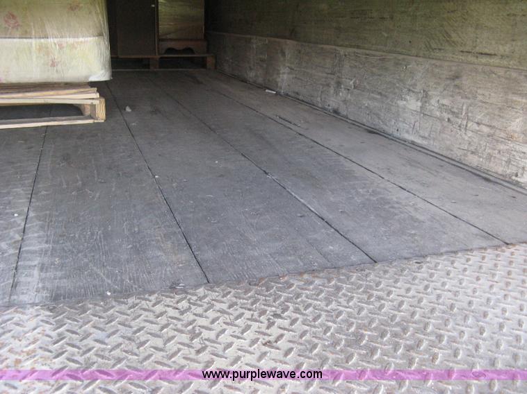 image for item D8296 1995 Trailmobile 28' dry van trailer