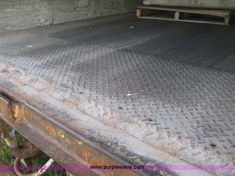 image for item D8296 1995 Trailmobile 28' dry van trailer