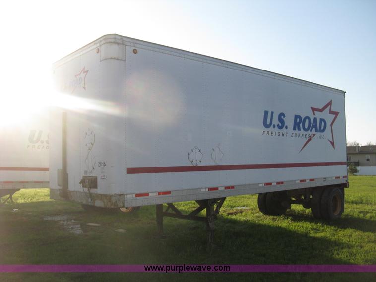 image for item D8297 1993 Fruehauf 28' dry van trailer