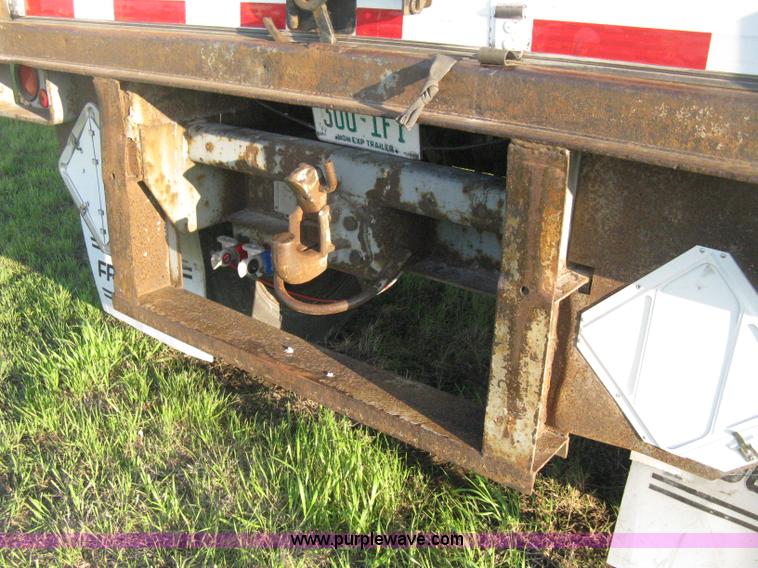 image for item D8297 1993 Fruehauf 28' dry van trailer