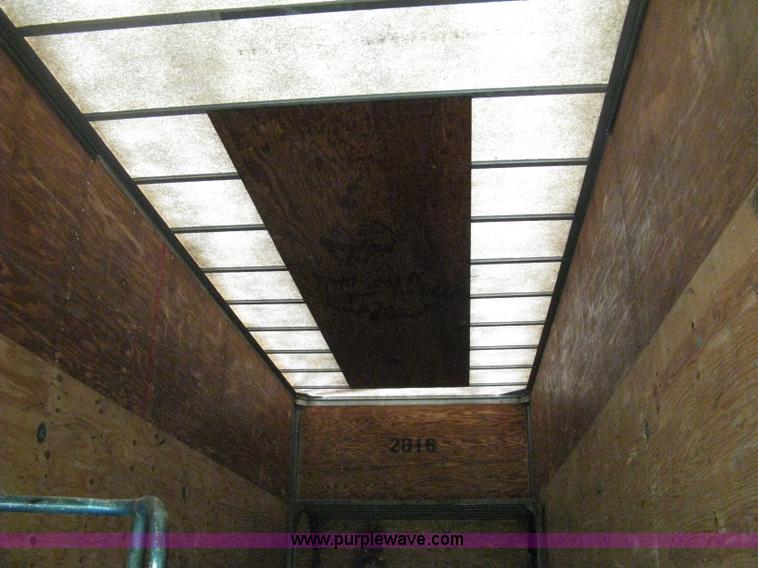 image for item D8297 1993 Fruehauf 28' dry van trailer