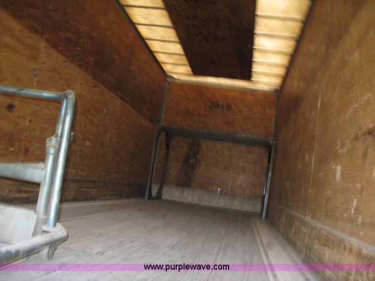 image for item D8297 1993 Fruehauf 28' dry van trailer