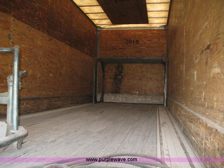 image for item D8297 1993 Fruehauf 28' dry van trailer
