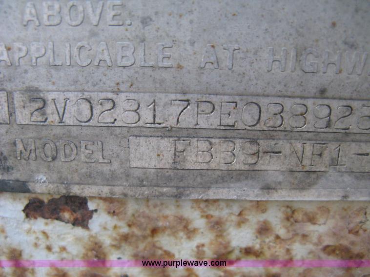 image for item D8297 1993 Fruehauf 28' dry van trailer