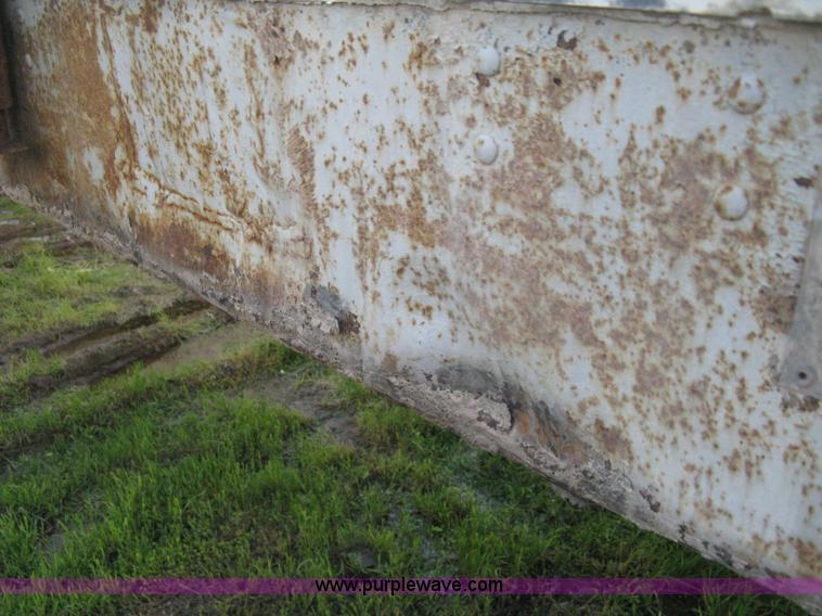 image for item D8297 1993 Fruehauf 28' dry van trailer