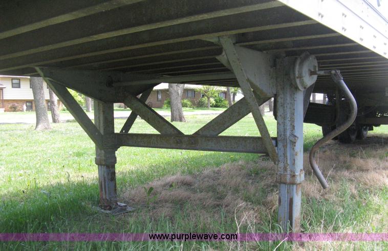 image for item D8300 1988 Fruehauf 45' van trailer