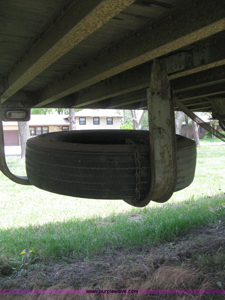 image for item D8300 1988 Fruehauf 45' van trailer