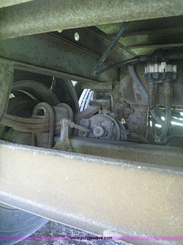 image for item D8300 1988 Fruehauf 45' van trailer