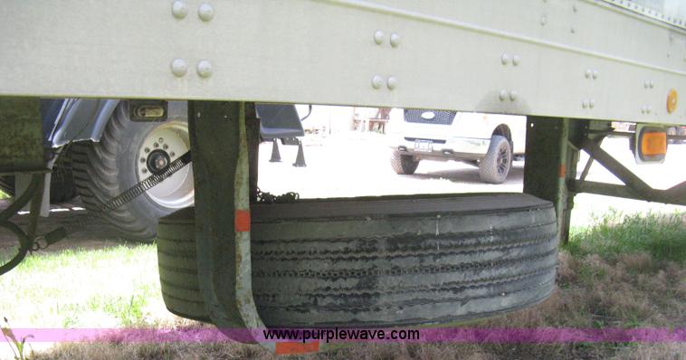 image for item D8300 1988 Fruehauf 45' van trailer