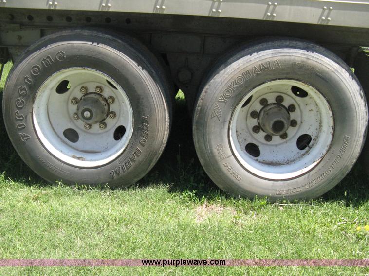 image for item D8300 1988 Fruehauf 45' van trailer