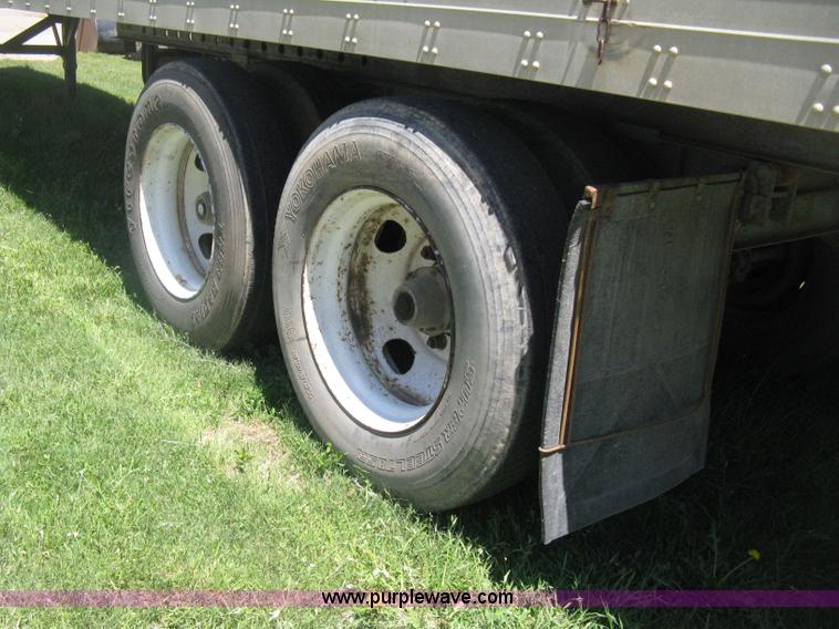 image for item D8300 1988 Fruehauf 45' van trailer