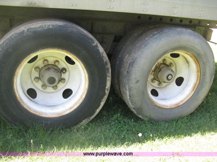 image for item D8300 1988 Fruehauf 45' van trailer