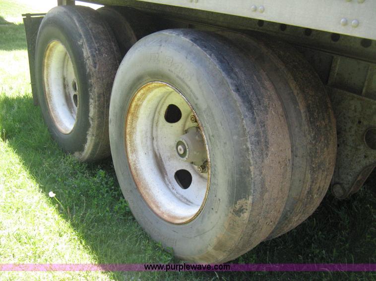 image for item D8300 1988 Fruehauf 45' van trailer