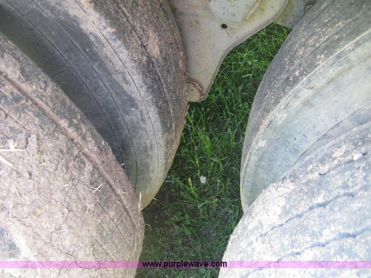 image for item D8300 1988 Fruehauf 45' van trailer