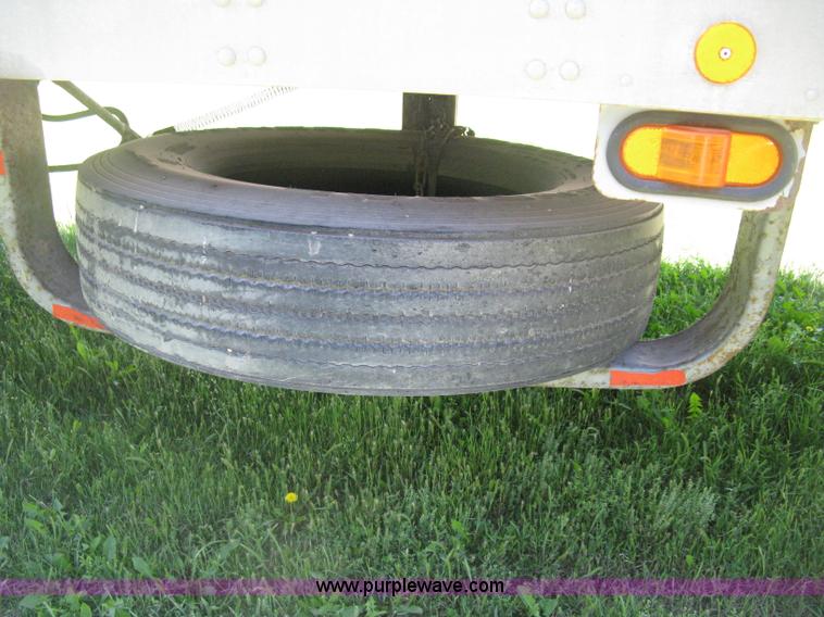 image for item D8300 1988 Fruehauf 45' van trailer