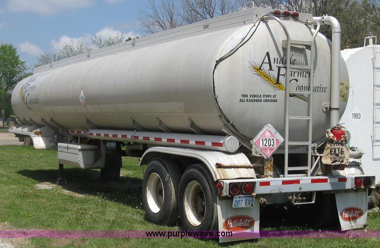 image for item D8301 1981 Trailmobile 42' fuel tanker trailer
