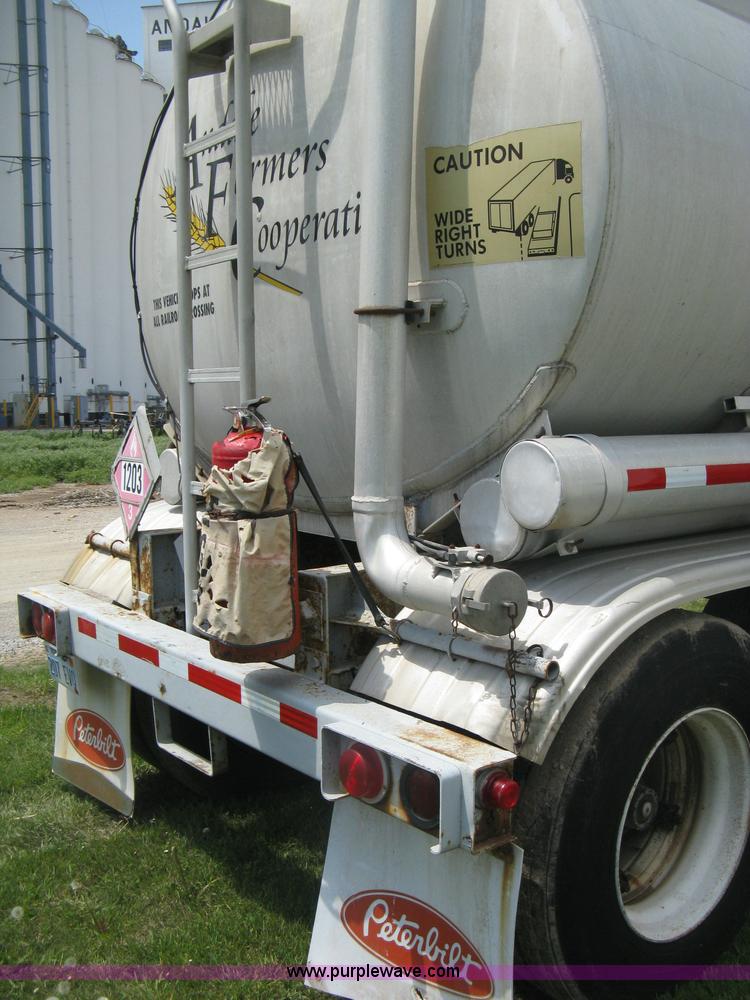 image for item D8301 1981 Trailmobile 42' fuel tanker trailer