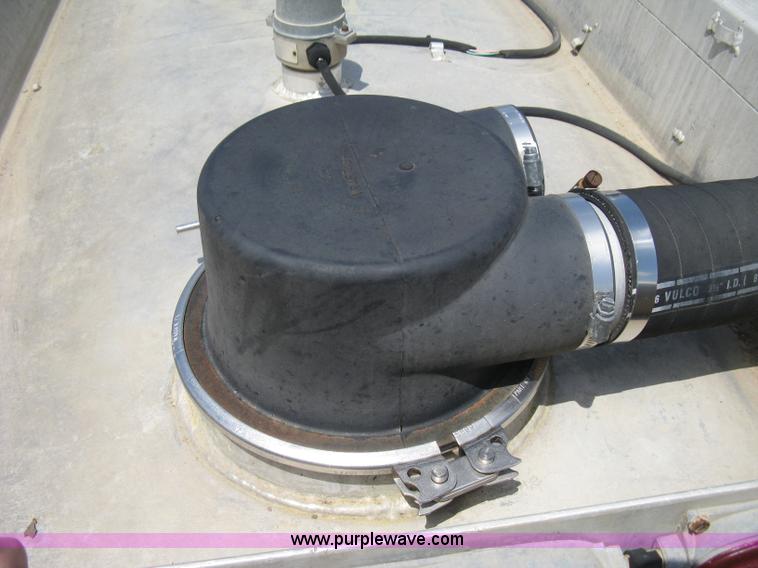 image for item D8301 1981 Trailmobile 42' fuel tanker trailer