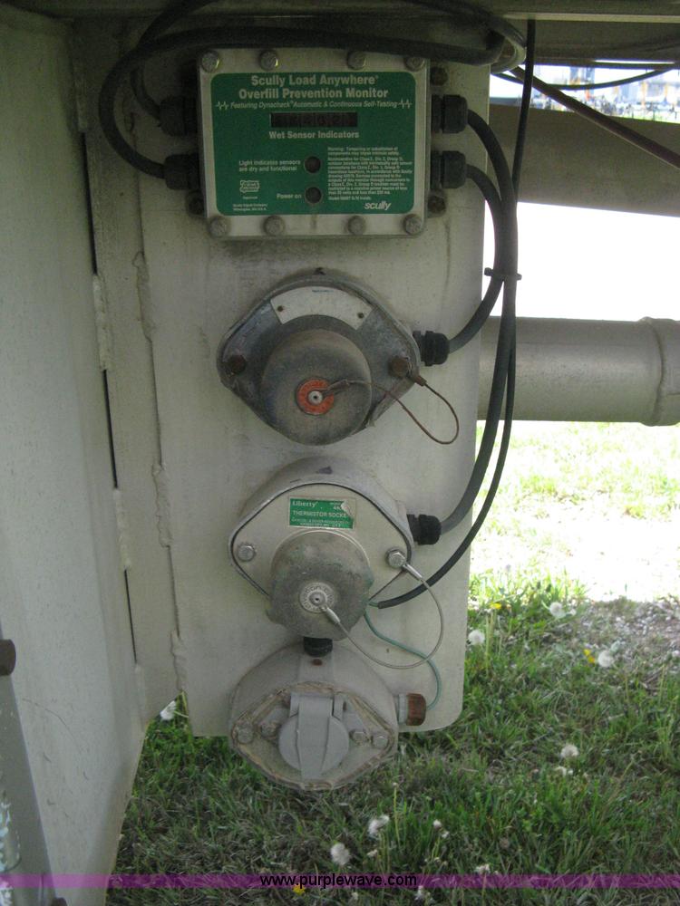 image for item D8301 1981 Trailmobile 42' fuel tanker trailer