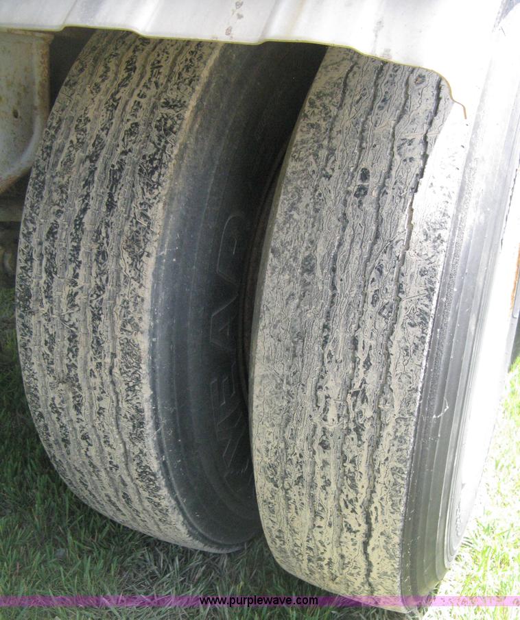 image for item D8301 1981 Trailmobile 42' fuel tanker trailer