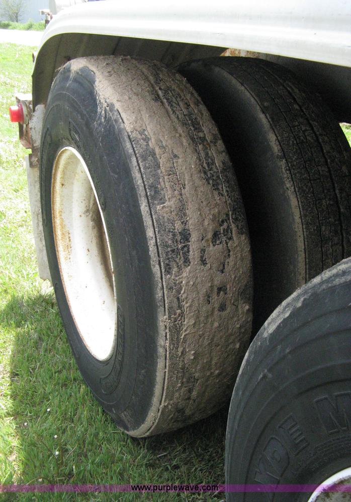 image for item D8301 1981 Trailmobile 42' fuel tanker trailer