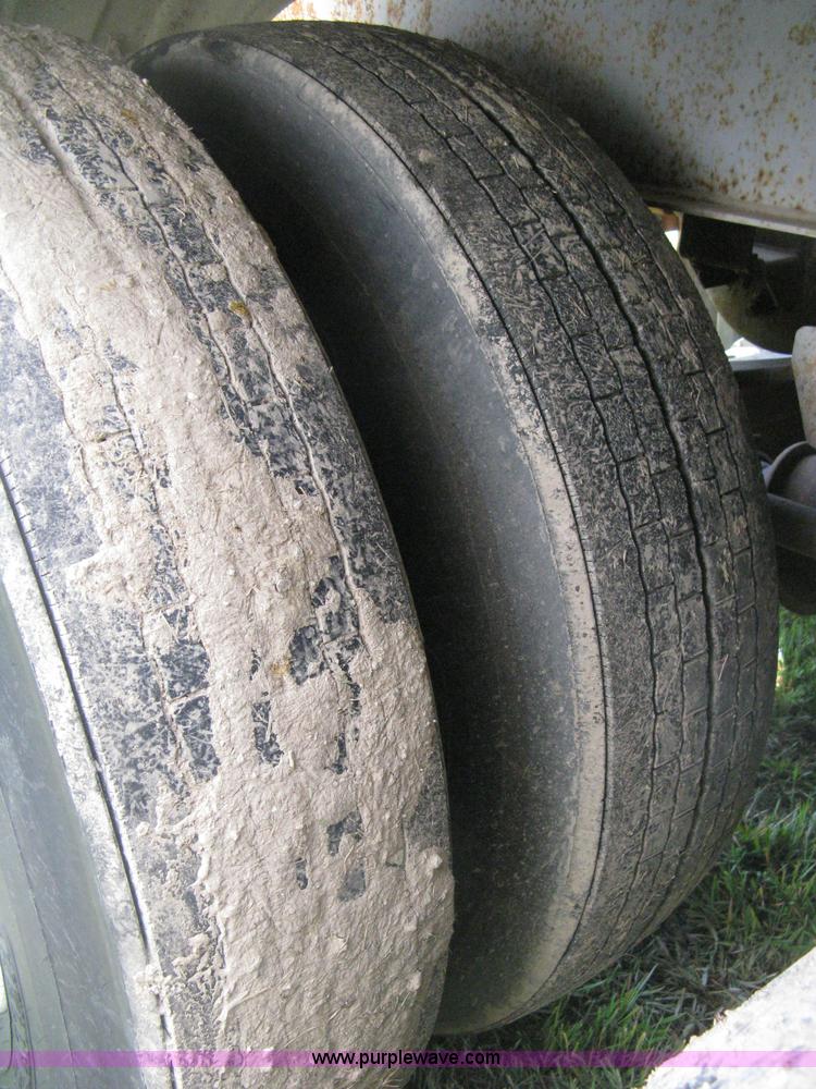 image for item D8301 1981 Trailmobile 42' fuel tanker trailer