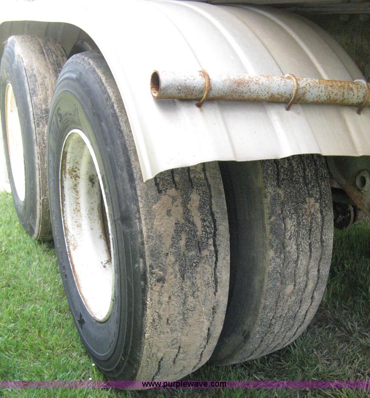 image for item D8301 1981 Trailmobile 42' fuel tanker trailer