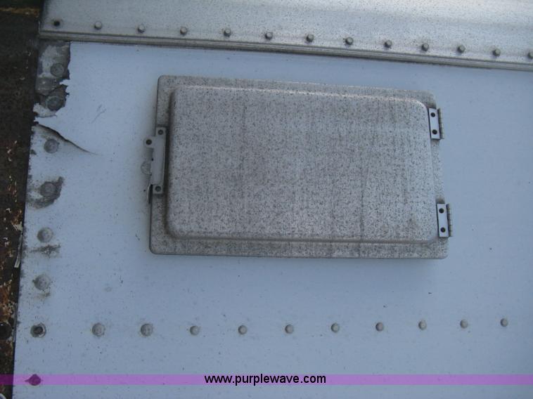 image for item D8304 1994 Wabash 28' dry van trailer