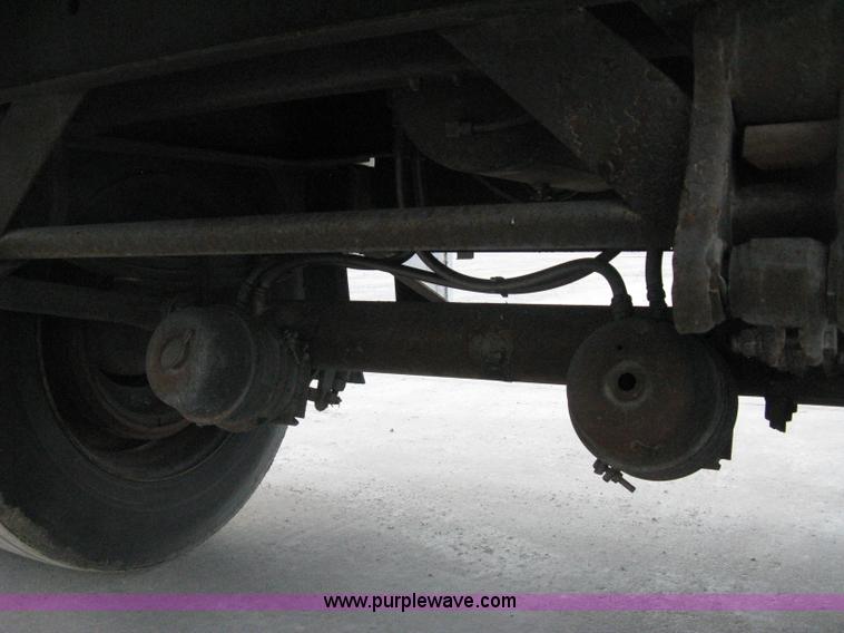 image for item D8304 1994 Wabash 28' dry van trailer