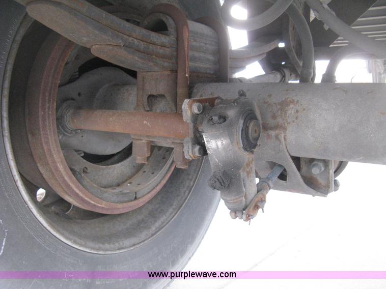 image for item D8304 1994 Wabash 28' dry van trailer