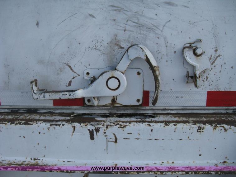 image for item D8304 1994 Wabash 28' dry van trailer